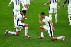 B体育体育平台-丹麦队在对阵瑞士比赛中全力以赴