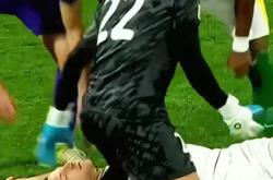 足球赛场上发生的惊喜瞬间令人感动的简单介绍