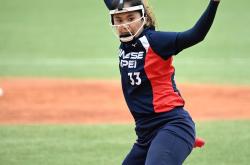 B体育体育官网入口-亚洲杯赛场上，女性足球运动员斩获冠军