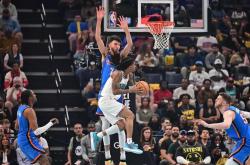 B体育体育活动-灰熊主场大胜森林狼，特雷杨伤退的简单介绍