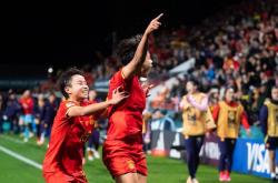 B体育体育官网app-顽强拼搏：女足巅峰对决现场痴狂庆祝的简单介绍