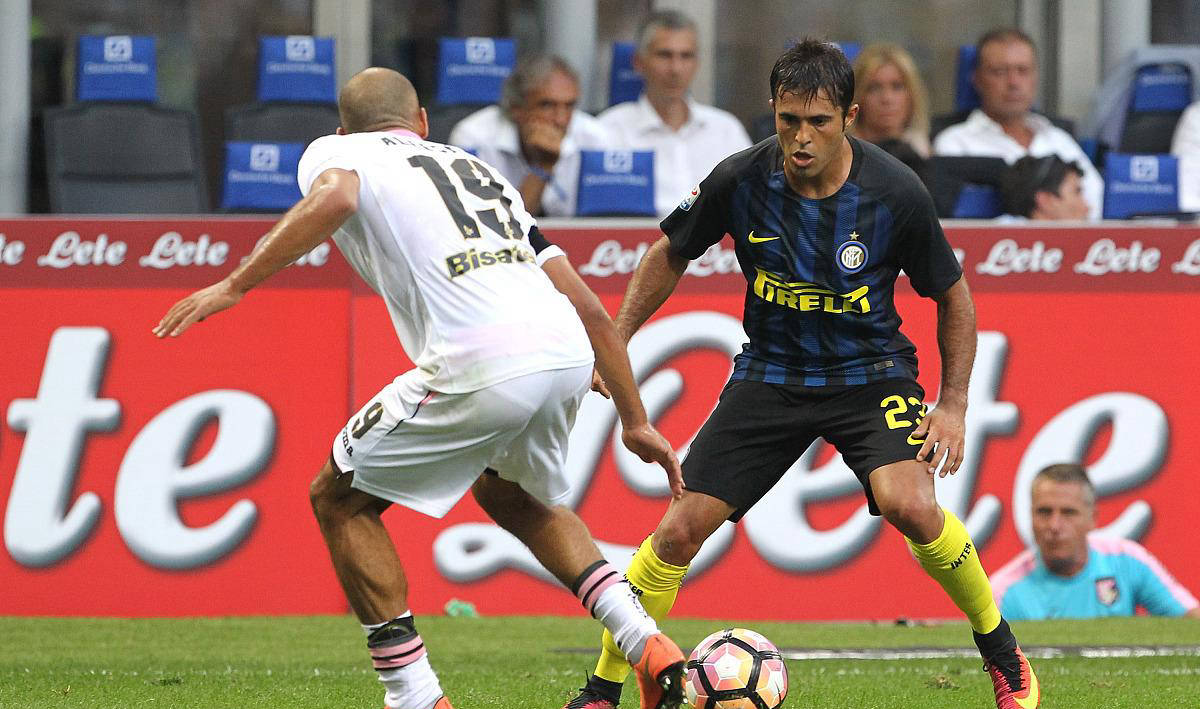 阿贾克斯主力中场连续交出助攻,突破能力强劲 阿贾克斯主力中场连续交出助攻,突破能力强劲