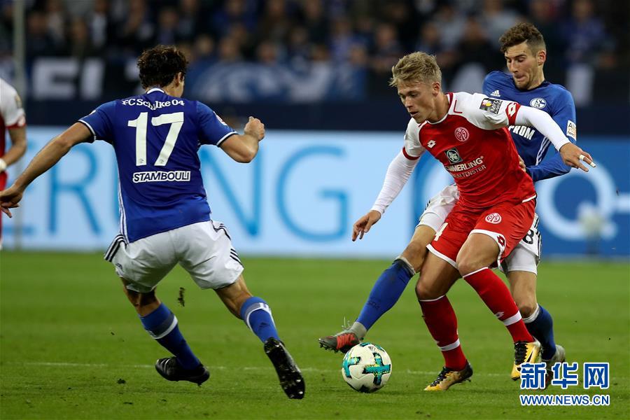 德甲劲旅沙尔克04遭遇四连败,陷入泥潭深渊 德甲劲旅沙尔克04遭遇四连败,陷入泥潭深渊