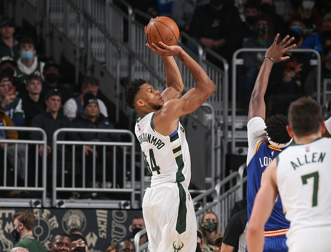 雄鹿逆转勇士，再度笑到最后