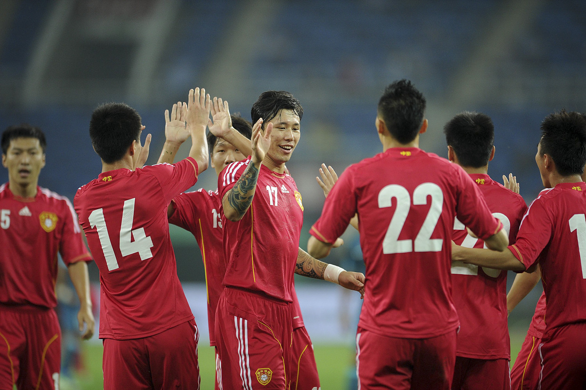 足球赛场上发生的惊喜瞬间令人感动的简单介绍 足球赛场上发生的惊喜瞬间令人感动的简单介绍