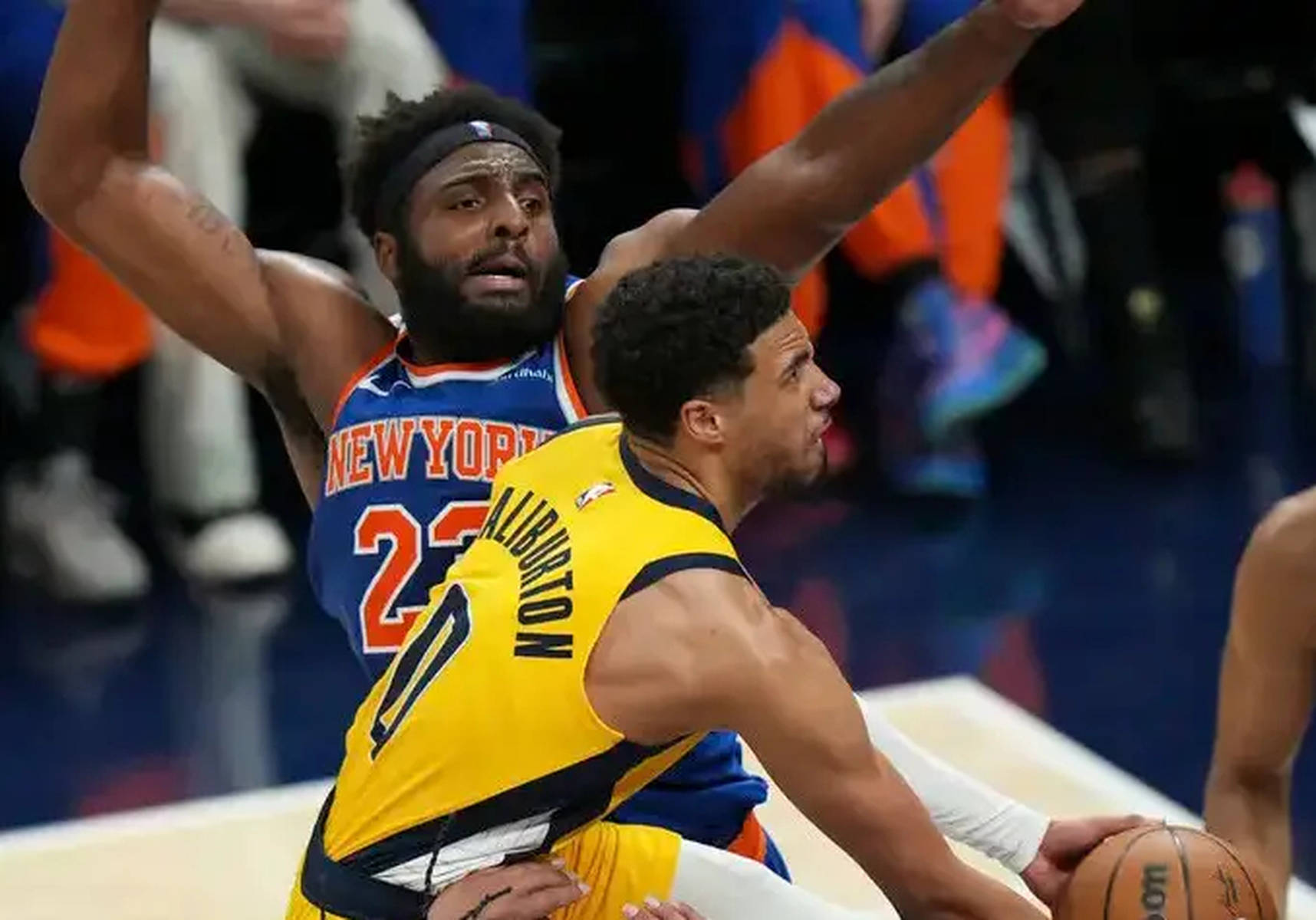 步行者胜开拓者，继续争夺季后赛资格