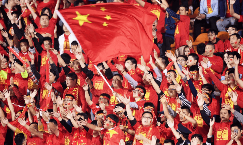 包含球员实力突出，国内足球联赛比赛精彩非凡的词条